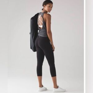Lululemon Size 6 Wunder Under Crop Hi-Rise in Black
